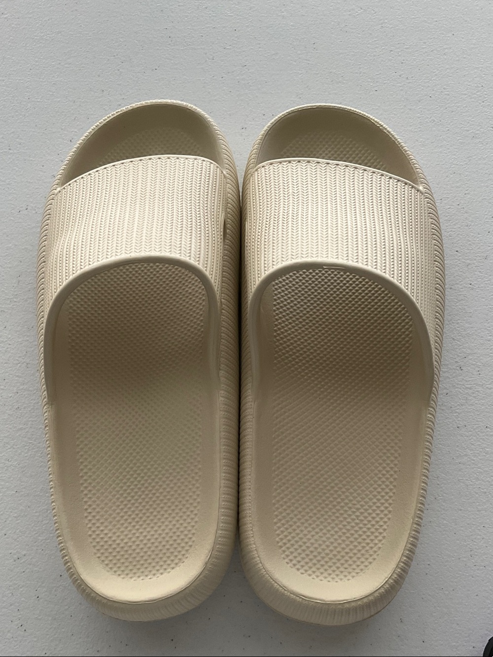 Unisex Minimalist Cream Cloud Slide Sandals (NWOT)